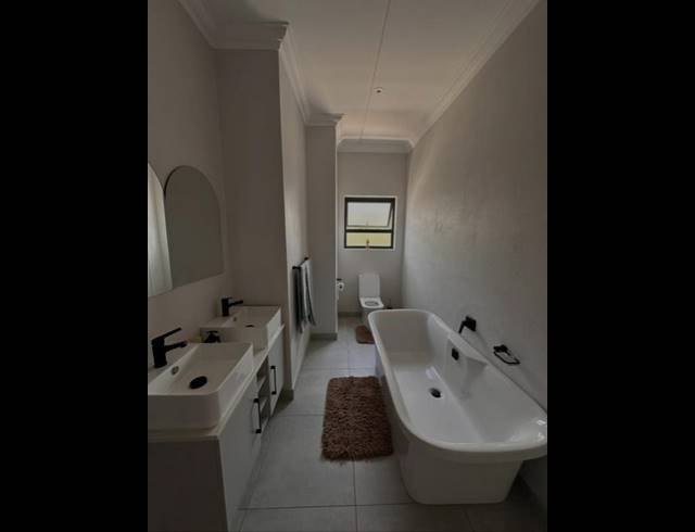 4 BEDROOM HOUSE FOR SALE IN BRYANSTON